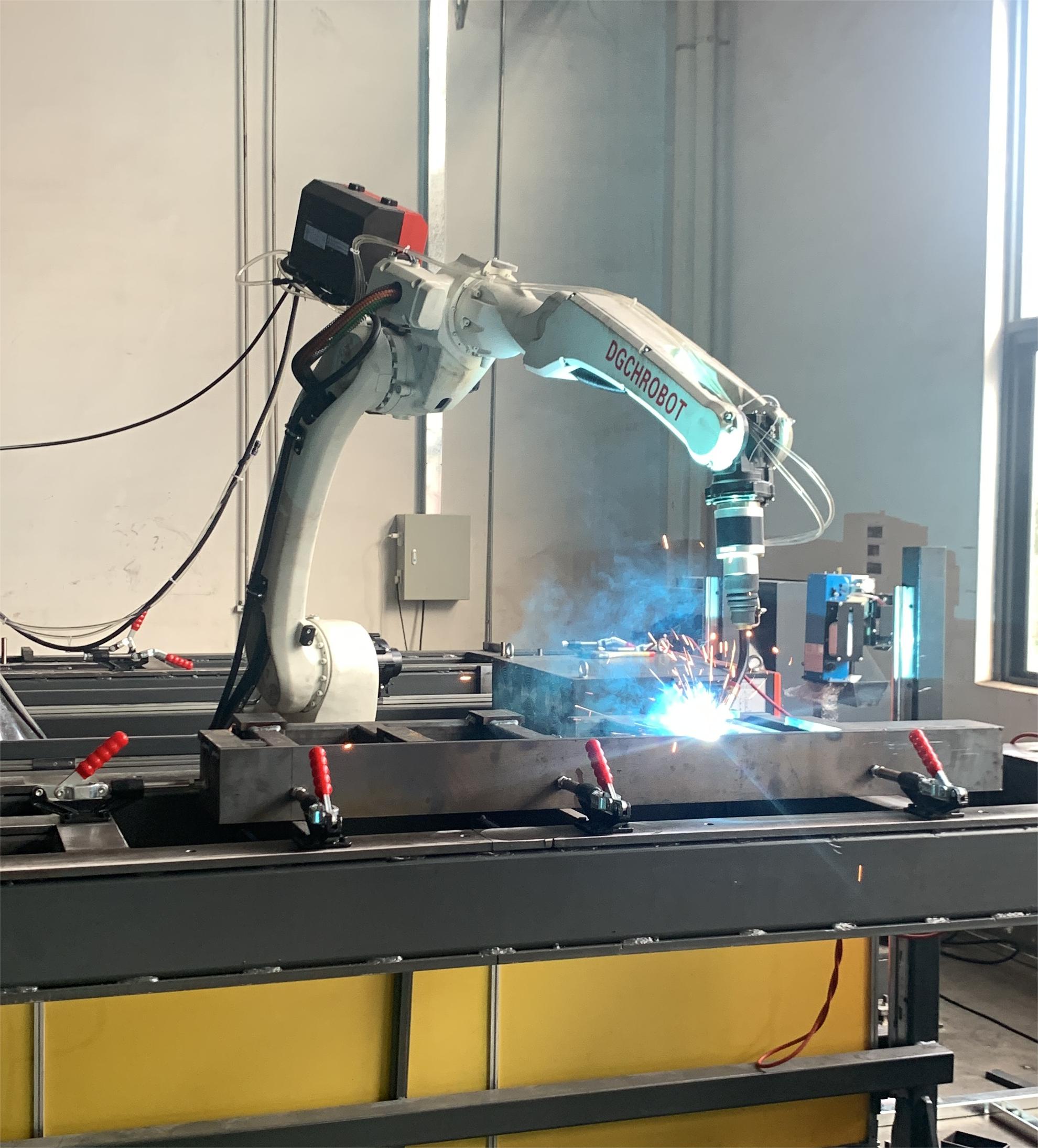 二氧化碳焊接机器人工作案例